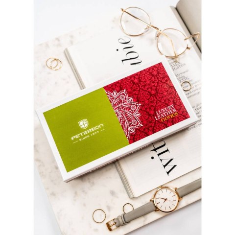 Portfel damski w kolorze czerwonym z wzorem na klapie imitującym skórę węża zamykany na zatrzask - Peterson