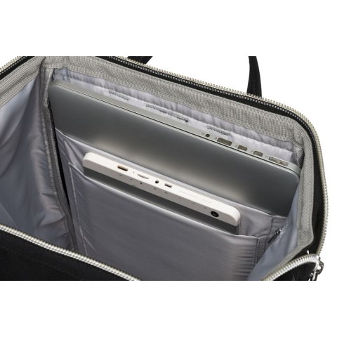 Duży plecak damski z poliestru w czarnym kolorze z miejscem na laptopa i portem USB - Peterson