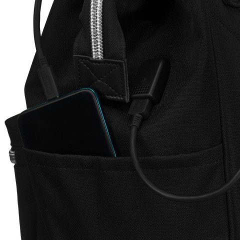 Duży plecak damski z poliestru w czarnym kolorze z miejscem na laptopa i portem USB - Peterson