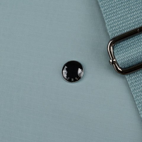 Jednokomorowa listonoszka damska zamykana na suwak, wykonana z poliestru w niebieskim kolorze - Peterson