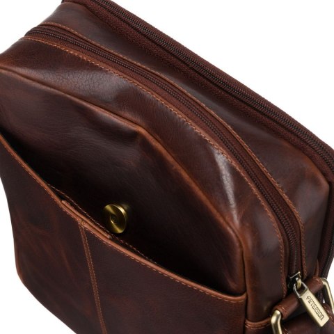Listonoszka męska ze skóry naturalnej w brązowym kolorze z zewnętrzną kieszenią na suwak - Peterson