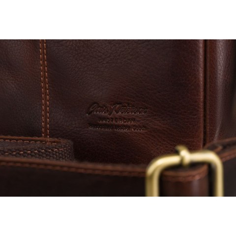 Listonoszka męska ze skóry naturalnej w brązowym kolorze z zewnętrzną kieszenią na suwak - Peterson