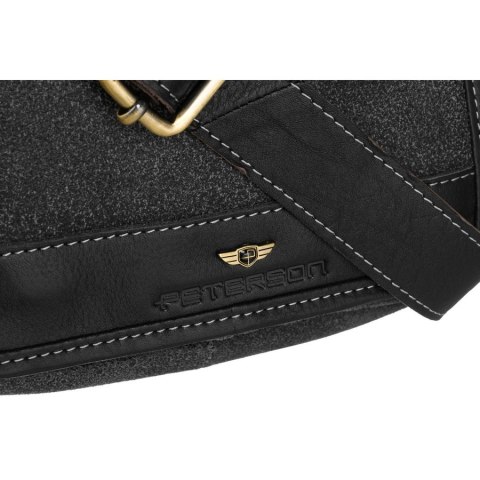 Klasyczna, czarna listonoszka męska ze skóry naturalnej zawieszona na regulowanym pasku - Peterson