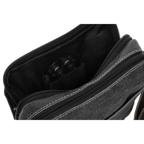 Klasyczna, czarna listonoszka męska ze skóry naturalnej zawieszona na regulowanym pasku - Peterson