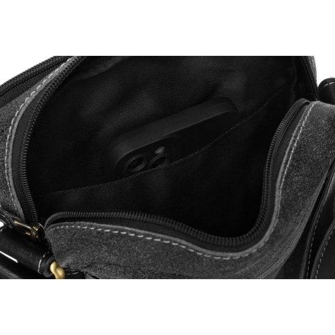 Klasyczna, czarna listonoszka męska ze skóry naturalnej zawieszona na regulowanym pasku - Peterson