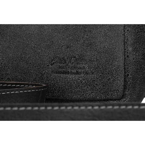 Klasyczna, czarna listonoszka męska ze skóry naturalnej zawieszona na regulowanym pasku - Peterson