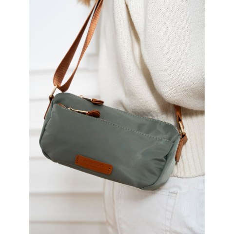 Nylonowa listonoszka damska w zielono-brązowym kolorze zawieszona na regulowanym pasku - Peterson