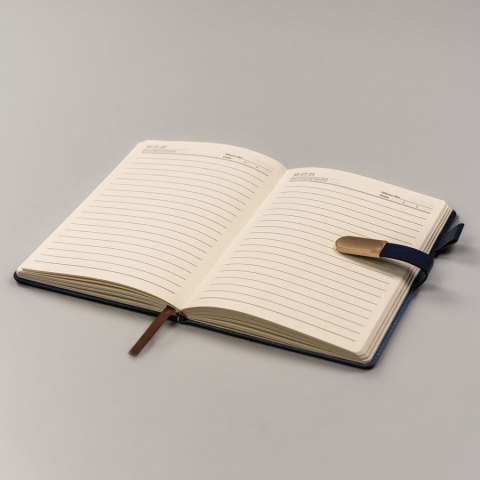 Zestaw prezentowy: elegancki, granatowy notes A5 w linie i długopis z czarnym wkładem - Peterson