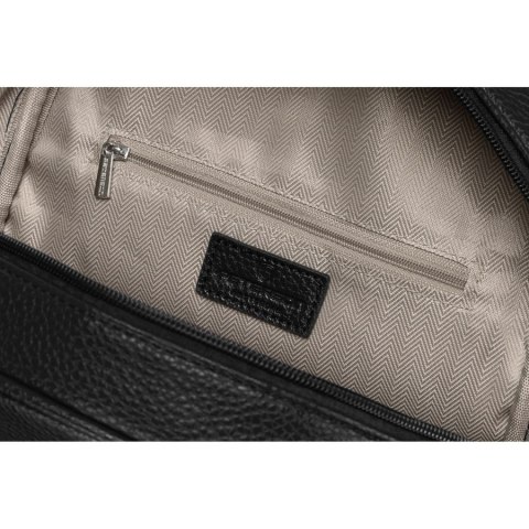 Elegancki czarny mały plecak damski zdobiony pikowaniem i srebrnymi nitami eko skóra Peterson