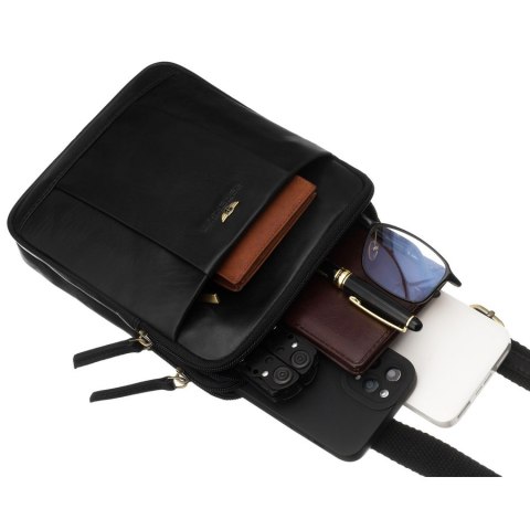 Dwukomorowa, czarna listonoszka męska ze skóry naturalnej zawieszona na regulowanym pasku - Peterson