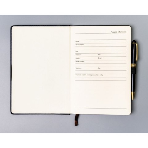 Czarny notes w twardej oprawie formacie A5 zadrukowany w linie - Peterson