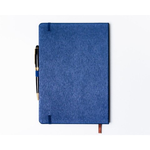 Granatowy notes w formacie B5 z gumką zamykającą, zadrukowany w linie - Peterson