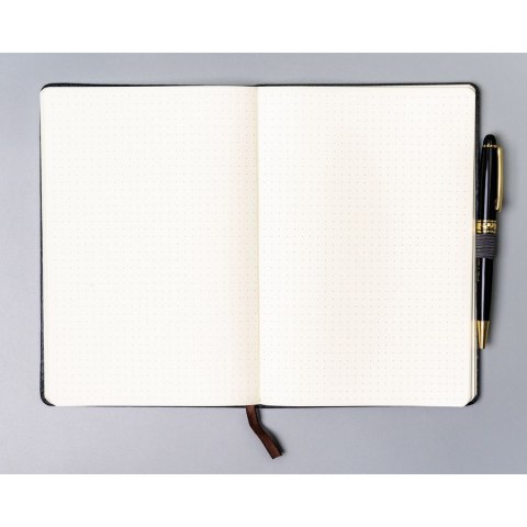 Notes w formacie A5 w szarym kolorze, wyposażony w gumkę zamykającą - Peterson