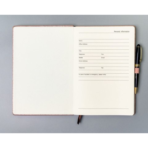 Notes w formacie B5 w różowym kolorze zadrukowany w linie - Peterson