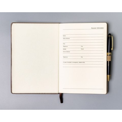 Notes w twardej oprawie w kolorze khaki i w formacie A5 zadrukowany w kropki - Peterson