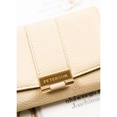 Beżowy portfel damski wykonany ze skóry ekologicznej o groszkowej fakturze, zamykany zatrzaskiem - Peterson