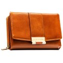 Brązowy portfel damski wykonany ze skóry ekologicznej i zamykany na zatrzask - Peterson