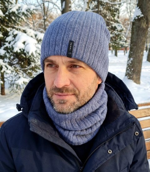 Dzianinowa czapka beanie z naszywką - styl i wygoda (Niebieski)