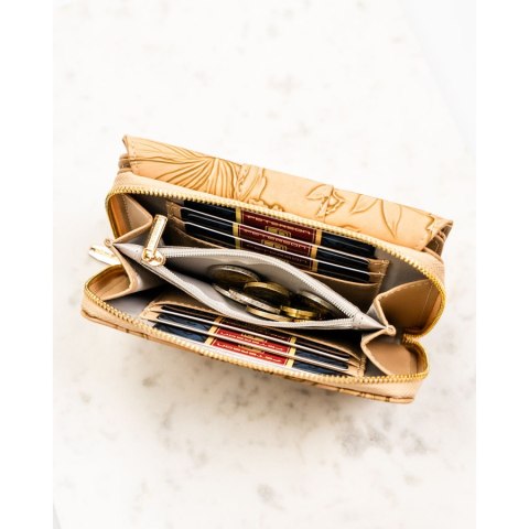 Elegancki portfel damski ze skóry ekologicznej w beżowym kolorze ze wzorem w kwiaty - Peterson