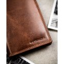 Pionowy, skórzany portfel męski w brązowym kolorze bez zapięcia zewnętrznego - Peterson