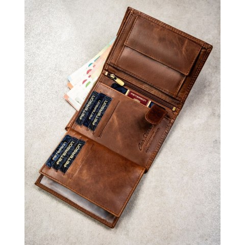 Pionowy, skórzany portfel męski w brązowym kolorze bez zapięcia zewnętrznego - Peterson